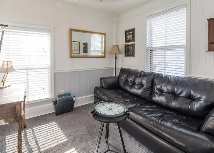 Queen Vic Guest House (Adults Only)